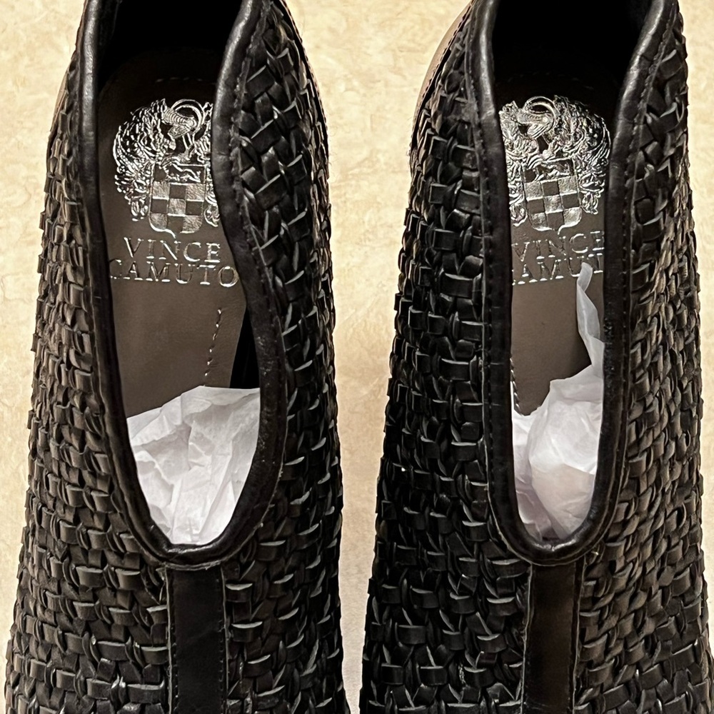 New VINCE CAMUTO BLACK LEATHER WEAVED HIGH HEELED BOOTIES 8